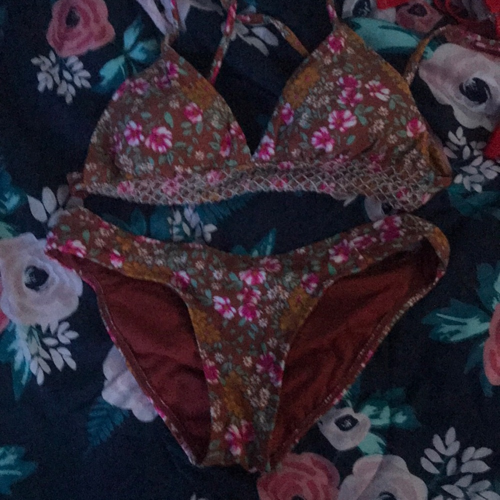 Floral bikini 🌺🌸